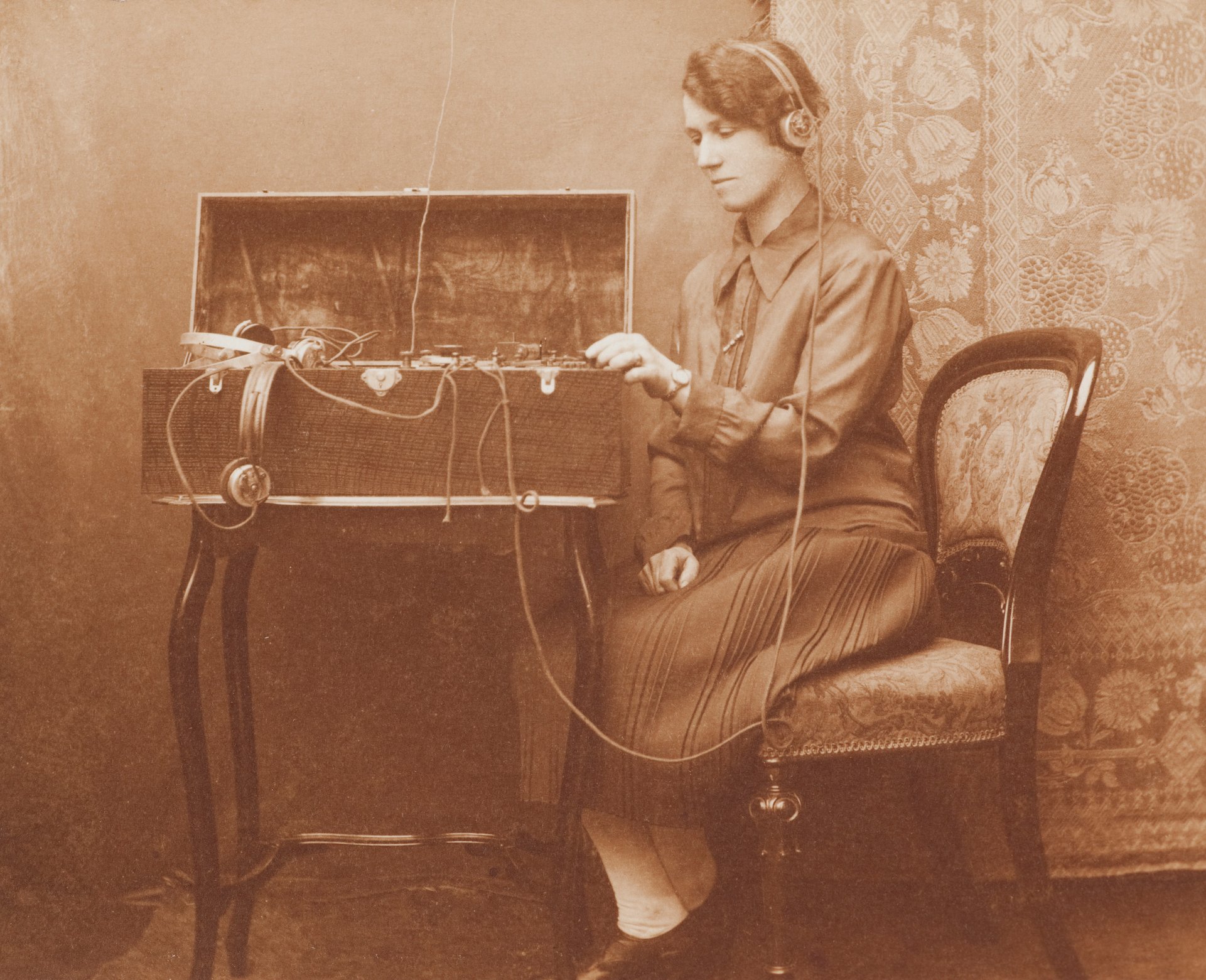 economics-history-women-1920s-teaching-social-studies-history